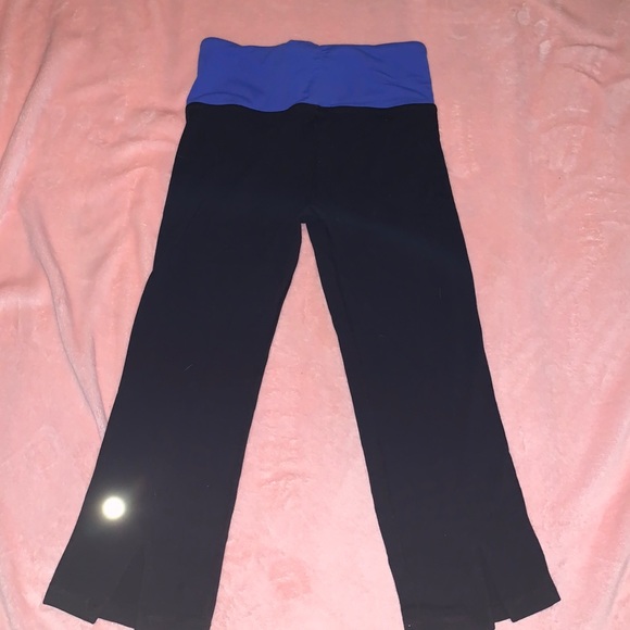 Black Lululemon capris - Picture 2 of 4